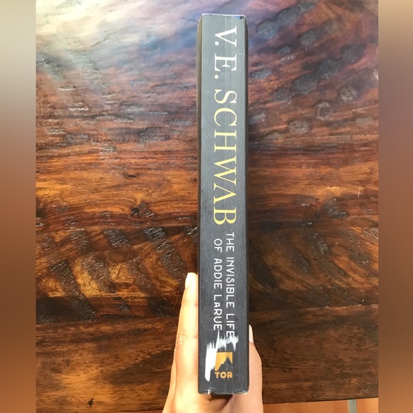 Invisible Life of Addie LaRue by V. E. Schwab Used Paperback Good Condition - Picture 2 of 9